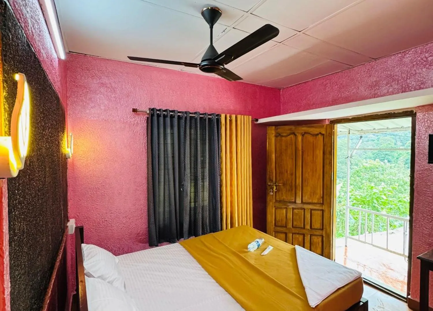 Greenwoods Munnar Unmarried Allowed